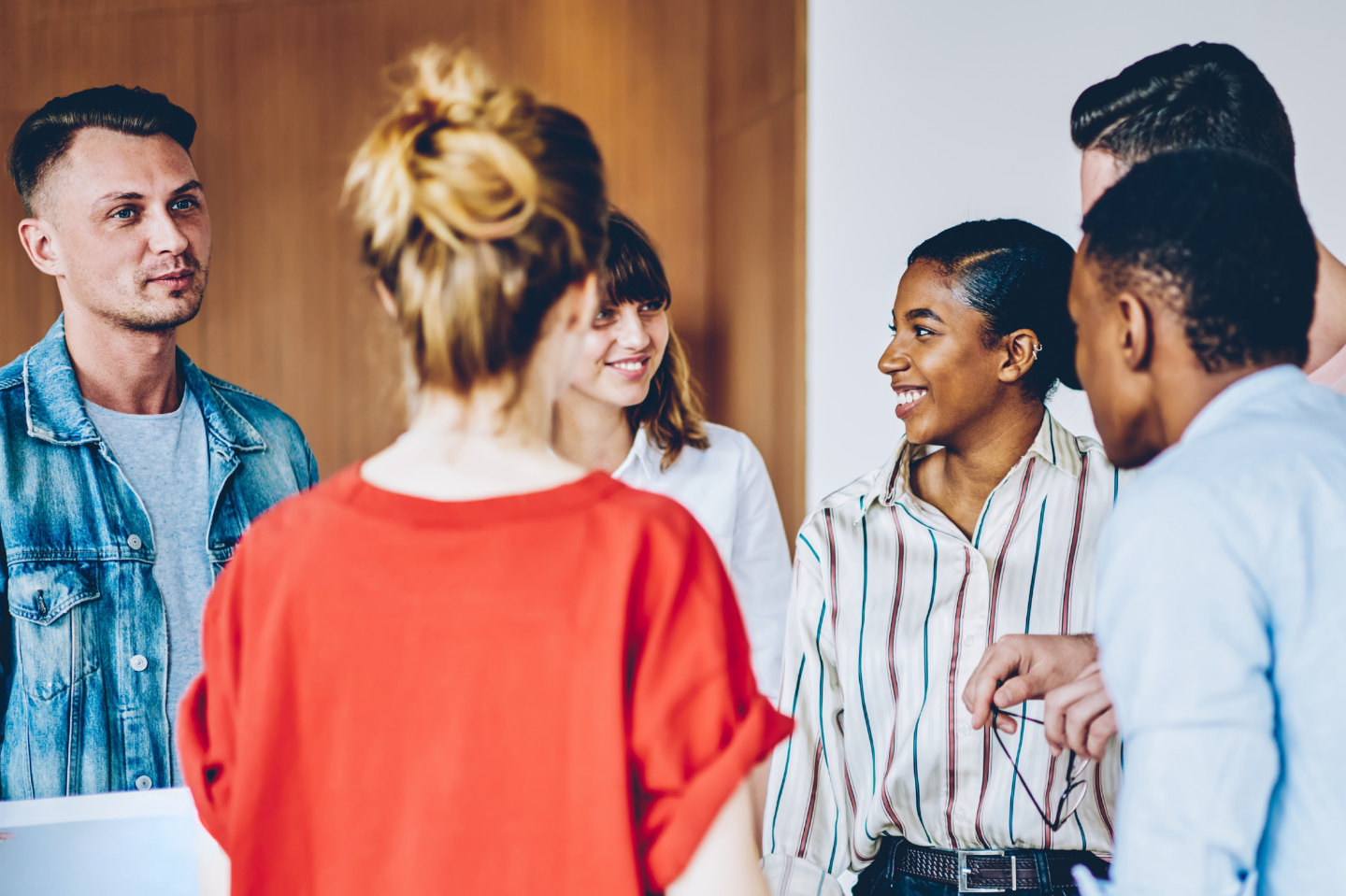 Stay with us-kuvituskuva-2-kv-opiskelijoita